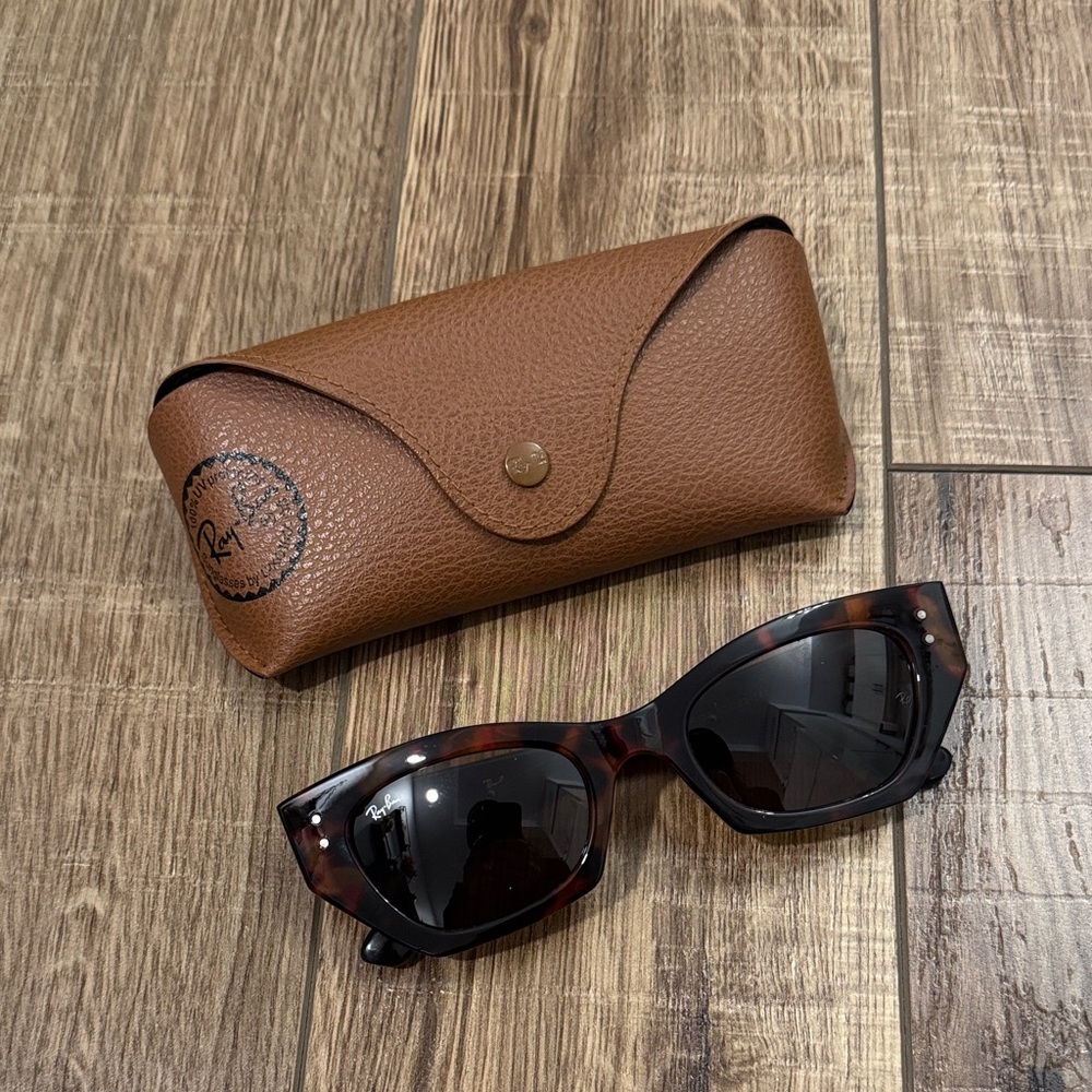 Ray-Ban Tortoise Sunglasses with Tan Case Rayban